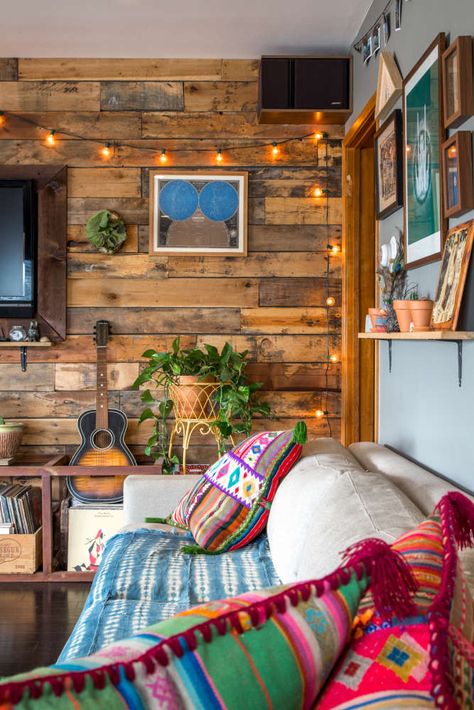 Boho Cabin, Hipster Home Decor, Hipster Home, Home Vibes, Cabin Living Room, Garden Cabins, Modern Rustic Living Room, Bohemian Living Rooms, Vintage Cabin