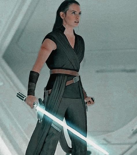 Rae Costume Star Wars, Ray Skywalker, Sith Rey, Fairytale Outfits, Ray Star Wars, Rey Costume, Star Wars Aesthetic, Jedi Outfit, Rey Skywalker