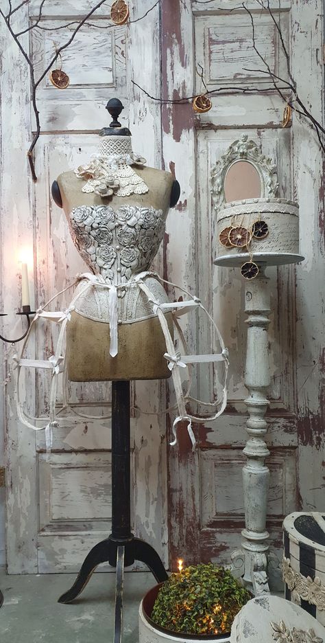 Shabby Chic Mannequin, Hall Ways Ideas, Dress Form Decor, Antique Store Displays, Small Projects Ideas, Dress Form Christmas Tree, Antique Dress Form, Mannequin Christmas Tree, Vintage Store Displays