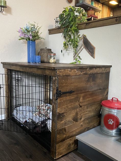 Cage End Table, Dog Kennel Corner, Kennel Cover Ideas, Living Room With Dog Crate, Table Over Dog Crate, Diy Dog Crate Cover Wood, Dog Crate Topper Diy, Wooden Kennel, Cat Litter Box Diy