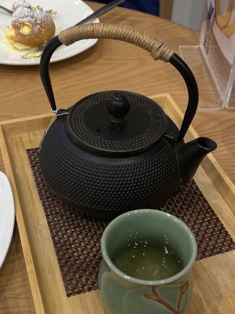 Tea Pot Aesthetic, Dublin Summer, Japanese Tea Pot, Asian Teapots, Japanese Inspired Home, Tea Japan, Japan Kitchen, Coffee Today, Japan Aesthetic