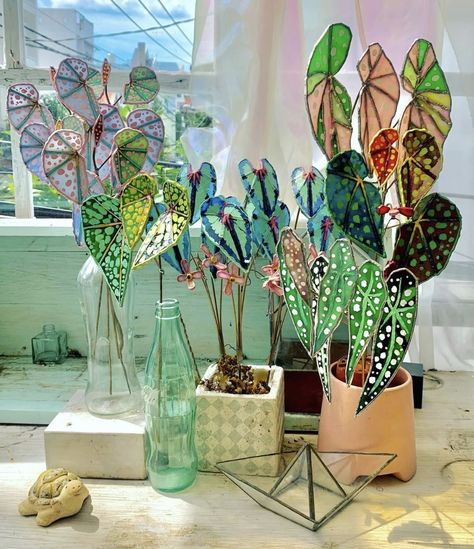 Plant Stained Glass Window, Stained Glass Window Flower, Stain Glass Plants, Stained Glass Inspiration, 3d Stained Glass Projects, Stained Glass Plants, Faux Stained Glass Art, Stained Glass Terrarium, Pink Stained Glass