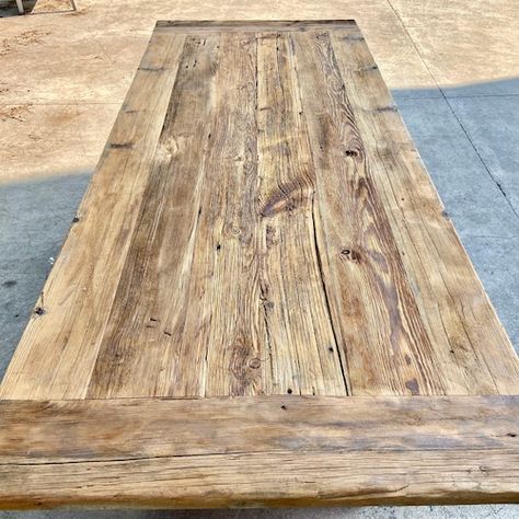 Living Edge Dining Table Kitchen Table Walnut Wood Table - Etsy Sweden Large Farmhouse Table, Rustic Farmhouse Dining Table, Reclaimed Dining Table, Wood Sofa Table, Reclaimed Wood Benches, Unique Dining Tables, Furniture Unique, Reclaimed Wood Dining Table, Live Edge Dining Table