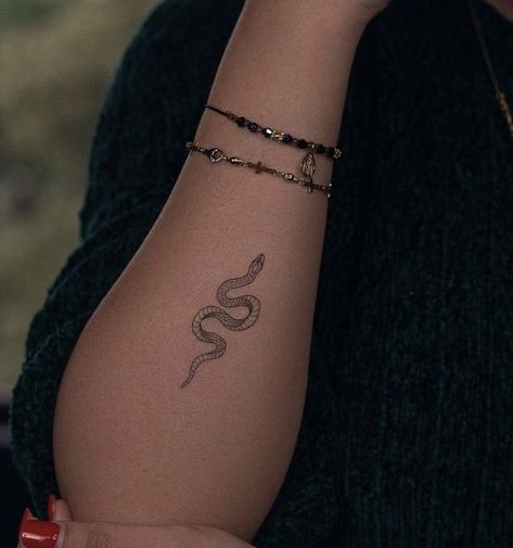 Snake Tattoo Taylor Swift, Small Snake Tattoos For Women Arm, Small Snake Tattoos For Women Hip, Rib Tattoo Unique, Single Needle Snake Tattoo, Simplistic Snake Tattoo, Women’s Snake Tattoo, Snake Arm Tattoo Women, Small Serpent Tattoo