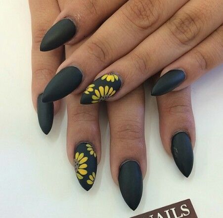 Black Nails With Yellow Accent, Black Nails With Yellow Flowers, Black And Yellow Sunflower Nails, Black And Sunflower Nails, Sunflower Nails Black, Purple Sunflower Nails, Black Nails With Sunflower Design, Black Sunflower Nails, Black Nails With Flowers