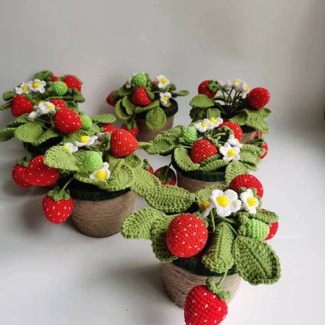 Crochet Gifts For Bf, Crochet Strawberry Plant, Amigurumi Strawberry, Plant Home Decor, 100 Crochet Stitches, Strawberry Plant, Plant Home, Crochet Strawberry, Green Strawberry