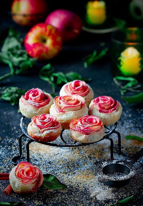 Apple Rose Pastry, Wallpapers Food, Apple Rose, Apple Roses, Apple Tart, Fancy Desserts, Apple Picking, Nom Nom, Tart