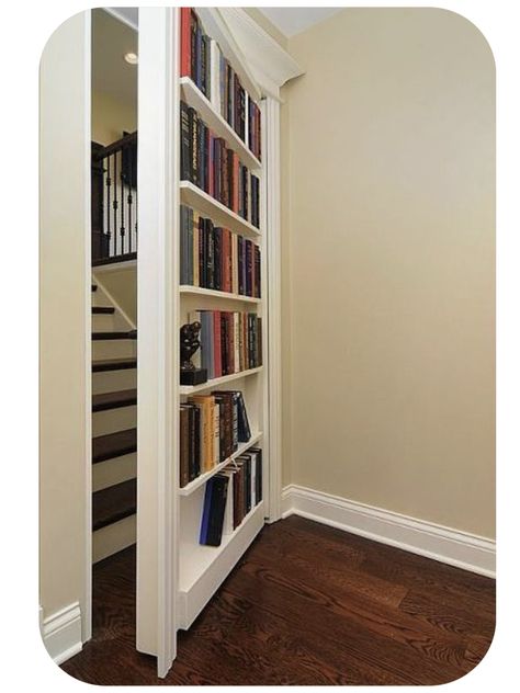 Gömda Rum, Dold Dörr, Hidden Door Bookcase, Creative Bookshelves, Traditional Staircase, Bookcase Door, Hidden Spaces, Open Closet, Hidden Rooms