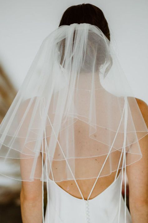 12 Ways to Recreate Lily Allen's Chic Vegas Wedding Look Short Bridal Veil, Small Veil, Shoulder Length Veil, Short Veils Bridal, Veil Blusher, Vintage Veil, Fingertip Length Veil, Elbow Length Veil, Simple Veil