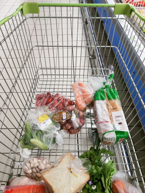 How to Maximize your Savings at Walmart Walmart Bread, Market Cart, Turkey Breakfast, Storing Vegetables, Sausage Links, Healthy Grocery List, Grocery Haul, Healthy Groceries, Good Sources Of Protein