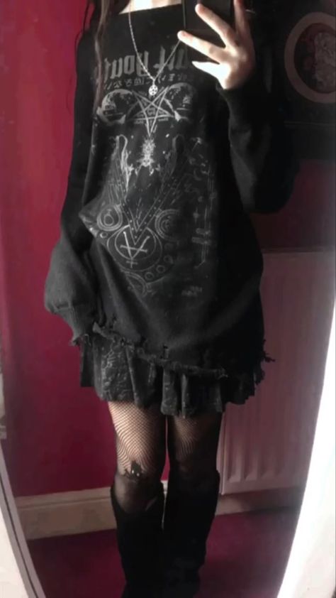 Soft Goth Outfits, Soft Emo, Goth Outfit Inspo, Goth Fits, Soft Goth, Goth Outfit Ideas, Goth Y2k, Casual Goth, Emo Grunge