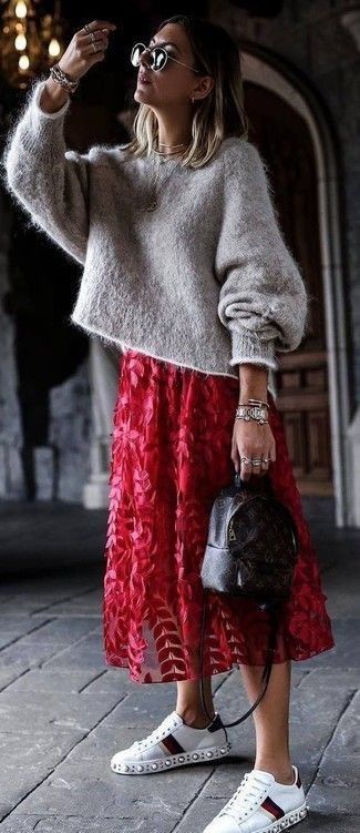 Skirt And Sneakers, Trendy Skirts, Red Skirt, Wardrobe Inspiration, Outfit Trends, Women Sneakers, Red Skirts, Mode Inspo, 가을 패션