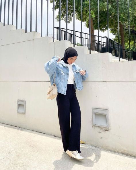 Ootd Jacket Jeans Hijab, Jeans Jacket Outfit Hijab, Hijab Outfit Jeans, Hijab Outfit Summer, Style Hijab Simple, Hijab Jeans, Shawl Outfit, Hijab Fashion Summer, Jacket Outfit Women