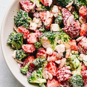 Best Potluck Recipes, Strawberry Kale Salad, Avocado Spinach Salad, Strawberry Cheesecake Salad, American Potato Salad, Strawberry Salad Recipe, Creamy Broccoli Salad, Strawberry Spinach, The Recipe Critic