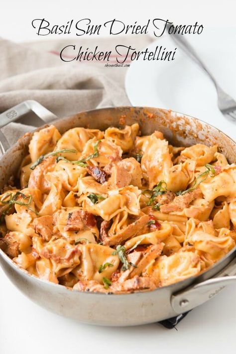 Sun Dried Tomato Chicken, Tomato Basil Chicken, Tomato Chicken, Oh Sweet Basil, Chicken Tortellini, Tortellini Recipes, Salad Pasta, Basil Chicken, Best Italian Recipes