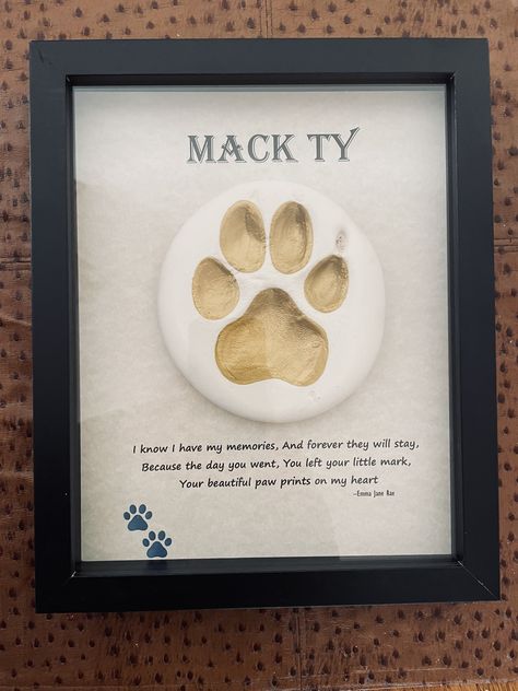 Dog Memorial Shadow Box Ideas, Dog Keepsake Ideas, Dog Memory Ideas, Dog Paw Print Memorial, Dog Memorial Ideas, Pet Memorial Ideas Dogs, Dog Paw Print Art, Tatoo Dog, Paw Print Art