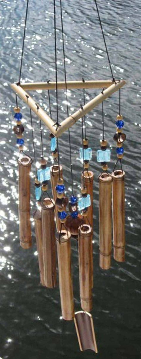 Decore Your Home With Creative DIY Bamboo Crafts-homesthetics (23) Carillons Diy, Diy Bamboo, Bamboo Diy, Bamboo Wind Chimes, Blowin' In The Wind, Valentine Diy, Bamboo Decor, Bamboo Poles, Bamboo Art