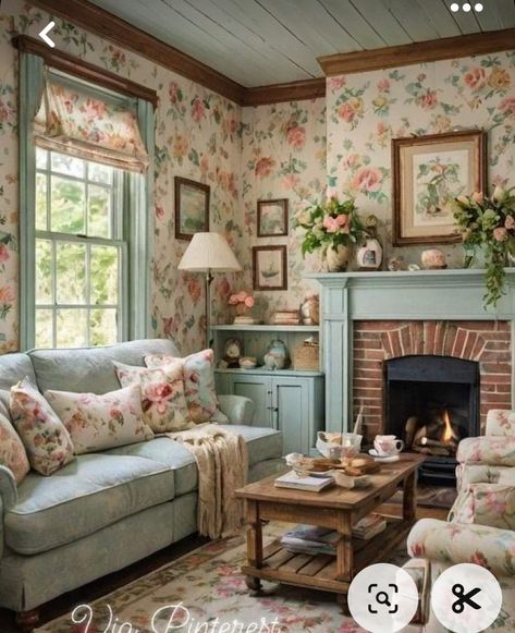 Granny Chic Decor, English Cottage Interiors, Cottagecore Living, Chic Living Room Decor, Shabby Chic Living, Cottage Living Rooms, Cottage Interior, Casa Vintage, Cottage Interiors