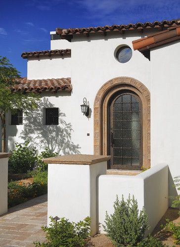 Carson Poetzl, Inc. - mediterranean - entry - phoenix - Carson Poetzl, Inc. Spanish House Design, Spanish Cottage, Circular Window, Spanish Exterior, Colonial Home Decor, Revival Design, Tuscan Style Homes, Hacienda Style Homes, Spanish Modern