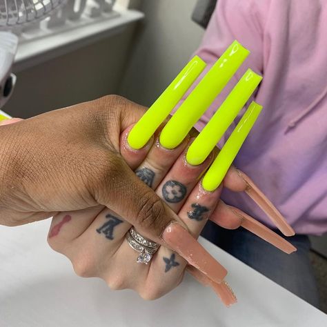 Neon Acrylic Nails, Colored Acrylic Nails, Stiletto Nails Designs, Polygel Nails, Long Acrylic Nails Coffin, Neon Nails, Yellow Nails, Dope Nails, Best Acrylic Nails