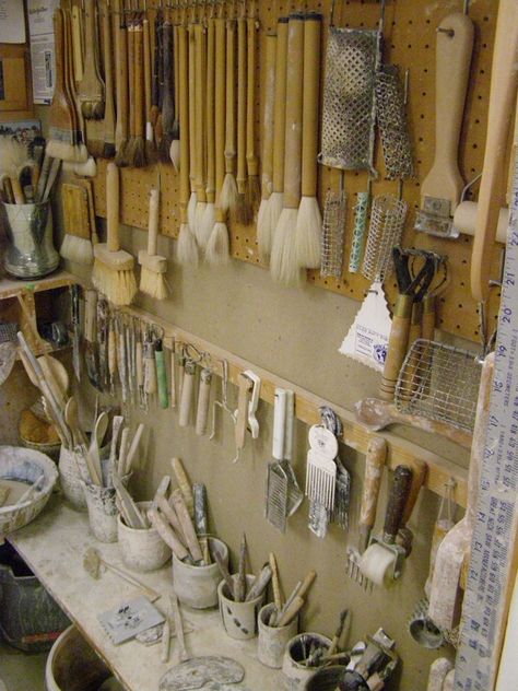 Pottery Workshop Studios, Pottery Bat Storage, Pottery Tools Storage, Pottery Studio Storage, At Home Pottery Studio, Ceramic Studio Ideas, Ceramics Organization, Organized Tools, Pottery Shed