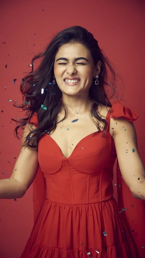 Shalini Pandey, Bollywood Wedding, Face Images, Black Dress, Beauty, Quick Saves, Black