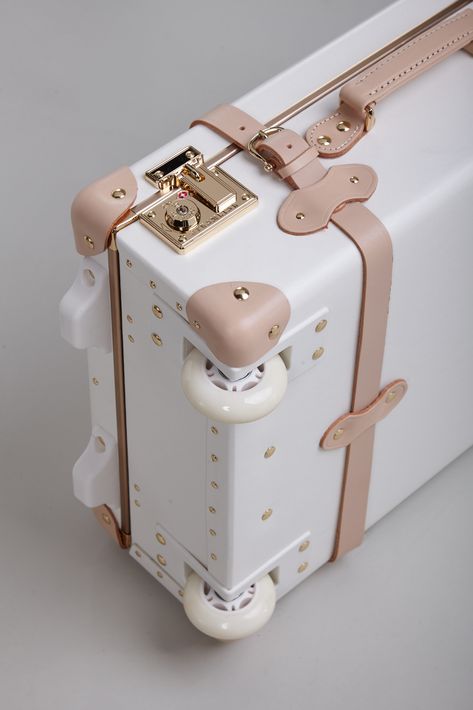 Handbag Photography, Check In Luggage, Luggage Essentials, Steamline Luggage, Retro Luggage, Casa Anime, Cute Suitcases, Luxury Luggage, Cute Luggage