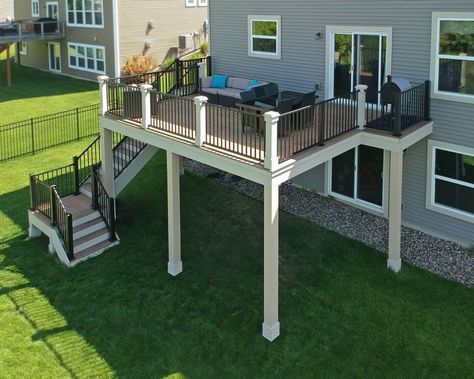 Deck High Off Ground, Upstairs Deck Ideas Second Story, Deck Ideas 2nd Floor, High Decks Backyard Patio Ideas, Second Level Deck Ideas, High Decks Backyard, Townhouse Deck Ideas, Elevated Deck Designs, Two Story Deck Ideas