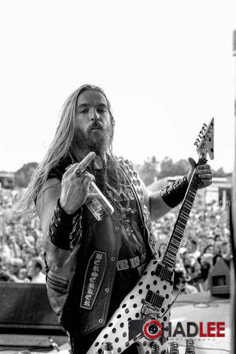 Epic Firetruck's Zakk Wylde's Black Label Society ~ Chad Lee Photography ~ Society Wallpaper, Learn Guitar Beginner, Metal Guitarist, Guitar Beginner, Guitar Man, Metal Heads, Zakk Wylde, Black Label Society, The Middle Finger