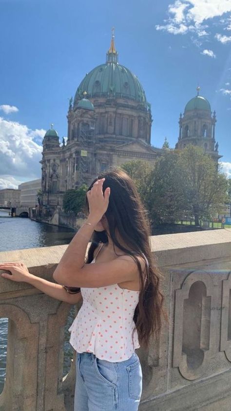 Berlin Germany Outfits Summer, Berlin Inspo Pics, Berlin Aesthetic Girl, Berlin Instagram Pictures, German Girl Aesthetic, Berlin Aesthetic Outfit, Berlin Vibes Aesthetic, Berlin Photo Ideas, Berlin Aesthetic Style