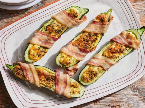 Bacon Wrapped Zucchini, Best Zucchini Recipes, Zucchini Boat Recipes, Bacon On The Grill, Bacon Egg And Cheese, Zucchini Boats, Bacon Cheddar, Fresh Chives, Cheese Eggs