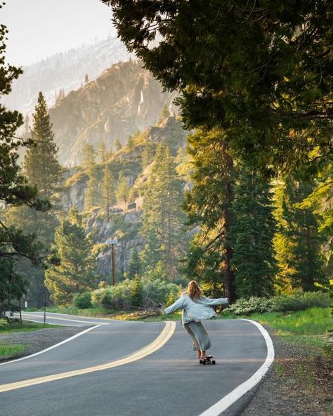 Stasia 🌊 on Instagram: "Barefoot dream 💙 One of the best feelings during a road trip is when you suddenly find such a beautiful downhill on an empty road. Just nature and your board, the perfect match ⚡️ #california #sierra #skate #skateboard #surfskate #skateboards #longboard #surf #surfing #skatergirl #girlsonboard #longboardgirlscrew #girlswhoskate #photography #mountain #travel #beautiful #picoftheday #travelphotography #roadtrip #mountains" Long Boarding Aesthetic, Longboard Surfing, Enjoy Life Aesthetic, Solo Road Trip, Long Board Aesthetic, Longboarding Photography, Bike Riding, Long Boarding, Longboard Aesthetic