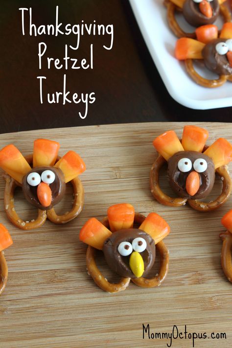 Pretzel Turkeys, Thanksgiving Snacks, Thanksgiving Food Desserts, Thanksgiving Treats, Holiday Snacks, Thanksgiving Kids, Thanksgiving Fun, Easy Thanksgiving, Thanksgiving Activities