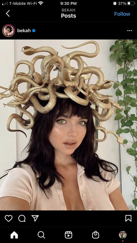 Medusa Outfit Goddess Costume, Bekah Martinez, Medusa Halloween Costume, Medusa Hair, Medusa Costume, Creepy Halloween Makeup, Greek Goddess Costume, Pretty Halloween, Chic Halloween