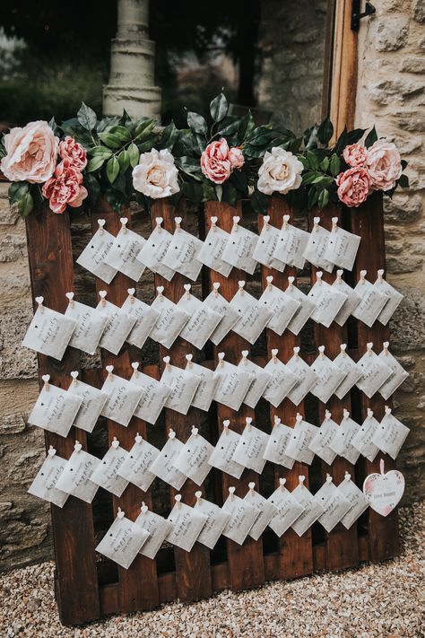 Small Envelopes Pegged to Pallet Wedding Sign Filled with Confetti Confetti Display, Flower Confetti Wedding, Christina Wu Wedding Dress, Lavender Confetti, Pallet Wedding Signs, Confetti Sign, Confetti Wall, Wedding Sign Decor, Christina Wu