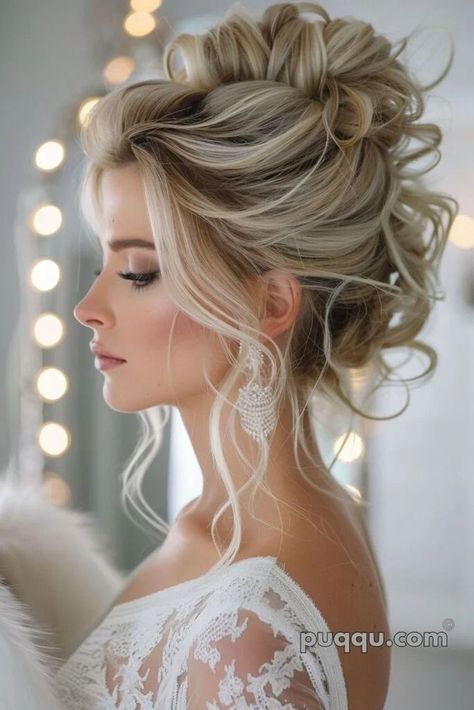 High Messy Updo Wedding, Winter Bridal Hairstyles, High Wedding Updo, Diy Bridal Hair, Sunkissed Hair Brunette, Bridal Bun, Classic Updo, Mother Of The Bride Hair, Romantic Wedding Hair