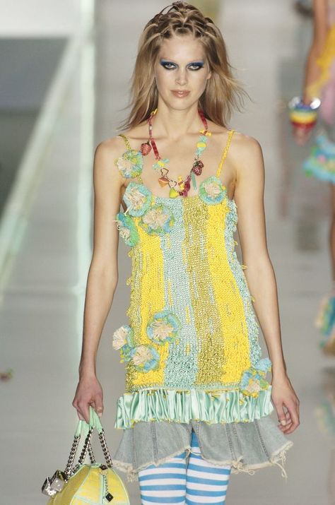 Christian Dior spring 2005 Runway Fashion Dior, Dior Spring 2005, Sanrio Outfits, 2005 Fashion, Universal Studios Outfit, Mode Rihanna, Spring Runway, Resort Fashion, Outfits Y2k