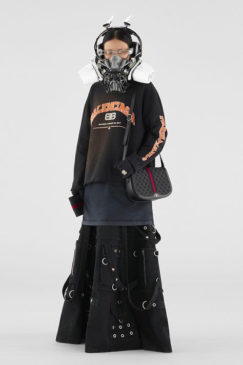 Balenciaga Street Style, Mode Cyberpunk, Balenciaga Spring, Balenciaga Style, Balenciaga Fashion, Cyberpunk Fashion, Mode Inspo, Mode Style, Costume Design