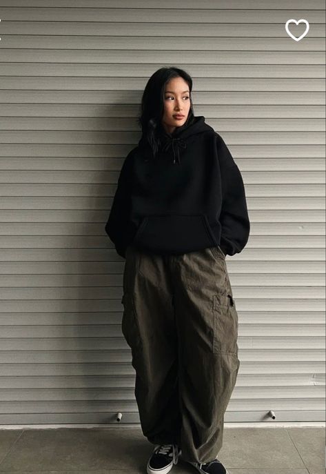 Hoodie With Trousers Outfit, Big Jacket Outfits, Black Hoodie Outfit, Big Pants, Hoodies Aesthetic, Trouser Outfit, Hoodie Collection, Hoodie Aesthetic, Big Sweaters