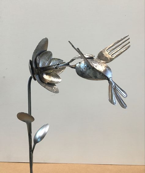 Flatware hummingbird and flower Scrap Metal Hummingbird, Metal Hummingbird Yard Art, Welded Hummingbird, Silverware Welding Projects, Spoon Sculpture, Flatware Art, Junk Metal Art, Hummingbird And Flower, Metal Sculpture Artists