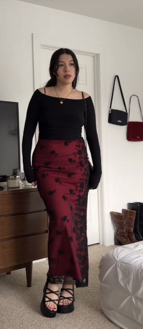 Maroon And Black Outfits For Women, Round Face Outfit Ideas, Holiday Date Outfit, Large Chest Outfits Summer, Long Skirt Dinner Outfit, Styling Velvet Dress, Dark Feminine Outfits Curvy, Mild Goth Outfit, Siren Inspired Outfits Casual