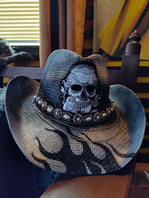 Pumpkin Princess, Burned Hats, Harley Davidson Hats, Wrestling Gear, Asian Haircut, Painted Hats, Looks Country, Unique Hats, Hat Ideas