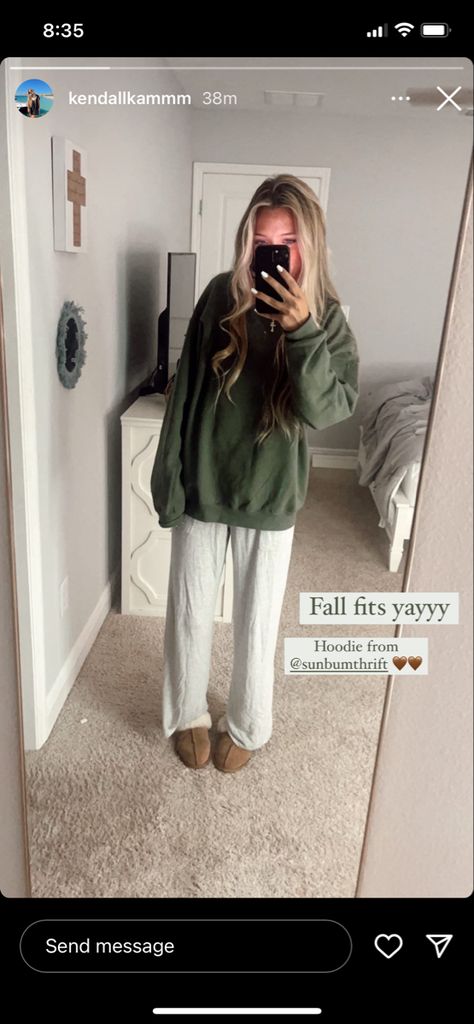 Comfy Outfits Sweatshirts, Sweatshirt Comfy Outfit, Conservative Trendy Outfits, Simple Comfy Fall Outfits, Rainy Day Outfit College Cold Weather, Comfy Outfits When On Your Period, Winter Fit Inspo Aesthetic, Outfit Ideas Comfy School, Cozy Lazy Day Outfits