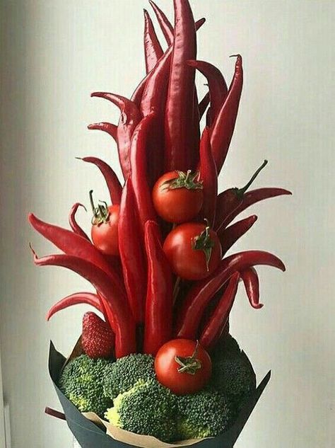 Artistic Floral Arrangements, Bouquet Vegetable, Fruit And Flower Arrangements, Vegetable Arrangements, Vegetable Bouquet, Food Bouquet, Floral Art Arrangements, Fruit Centerpieces, Edible Bouquets