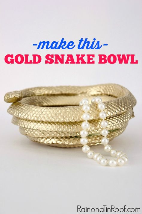 Had no clue you could do something like this with a heat gun! So many possibilities! DIY Gold Snake Bowl via RainonaTinRoof.com Diy Gold, Gold Home Decor, Gold Diy, Gold Snake, Plastic Animals, Dollar Store Crafts, Crafty Diy, Craft Blog, Diy Bathroom