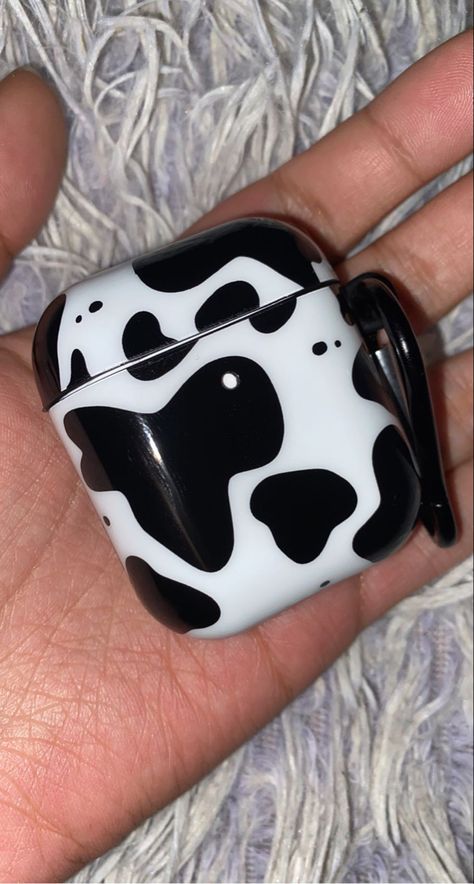 Airpods Case Decoration, Airpod Case Design, Air Pod Case Painting, Pretty Airpod Case, Airpod Aesthetic, Airpods Case Painting, Air Pod Case Painting Diy, Air Pods Case Aesthetic, Air Pods Aesthetic