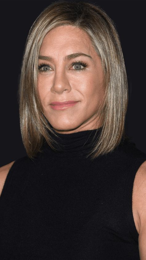 Jennifer Aniston Reveals Her Current Wellness and Beauty Routines Jennifer Aniston Skincare Routine, Jennifer Aniston Without Makeup, Ladies Picture, Jennifer Aniston Interview, Blonde Highlights Jennifer Aniston, Latest Pictures Of Jennifer Aniston, Jennifer Aniston Movies, Jennifer Aniston Hair Color, Picture Perfect Movie Jennifer Aniston