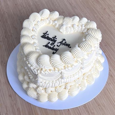 White Heart Shaped Birthday Cake, White Lambeth Cake, White Heart Shaped Cake, White Cake Aesthetic, White Heart Cake, White Vintage Cake, All White Cake, Heart Cake Designs, Vintage Cake Decorating