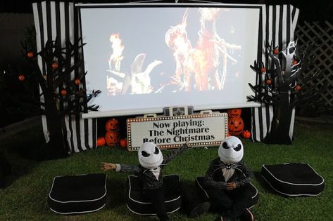 Nightmare Before Christmas Outdoor, Outdoor Movie Night, Outdoor Movie Screen, Halloween Movie Night, Backyard Movie Nights, Creepy Halloween Decorations, Backyard Movie, Movie Night Party, Halloween Movie