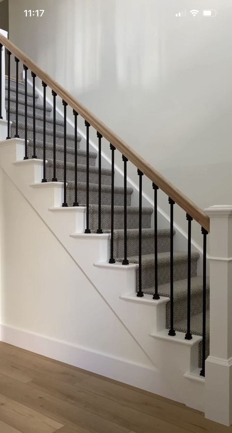 Staircase designing Railing For Indoor Stairs, Indoor Stair Railing Ideas Metal, Simple Stair Railings, درابزين السلم, Modern Main Gate Designs, House Structure Design, Balcony Glass Design, Railing Tangga, Metal Stair Railing